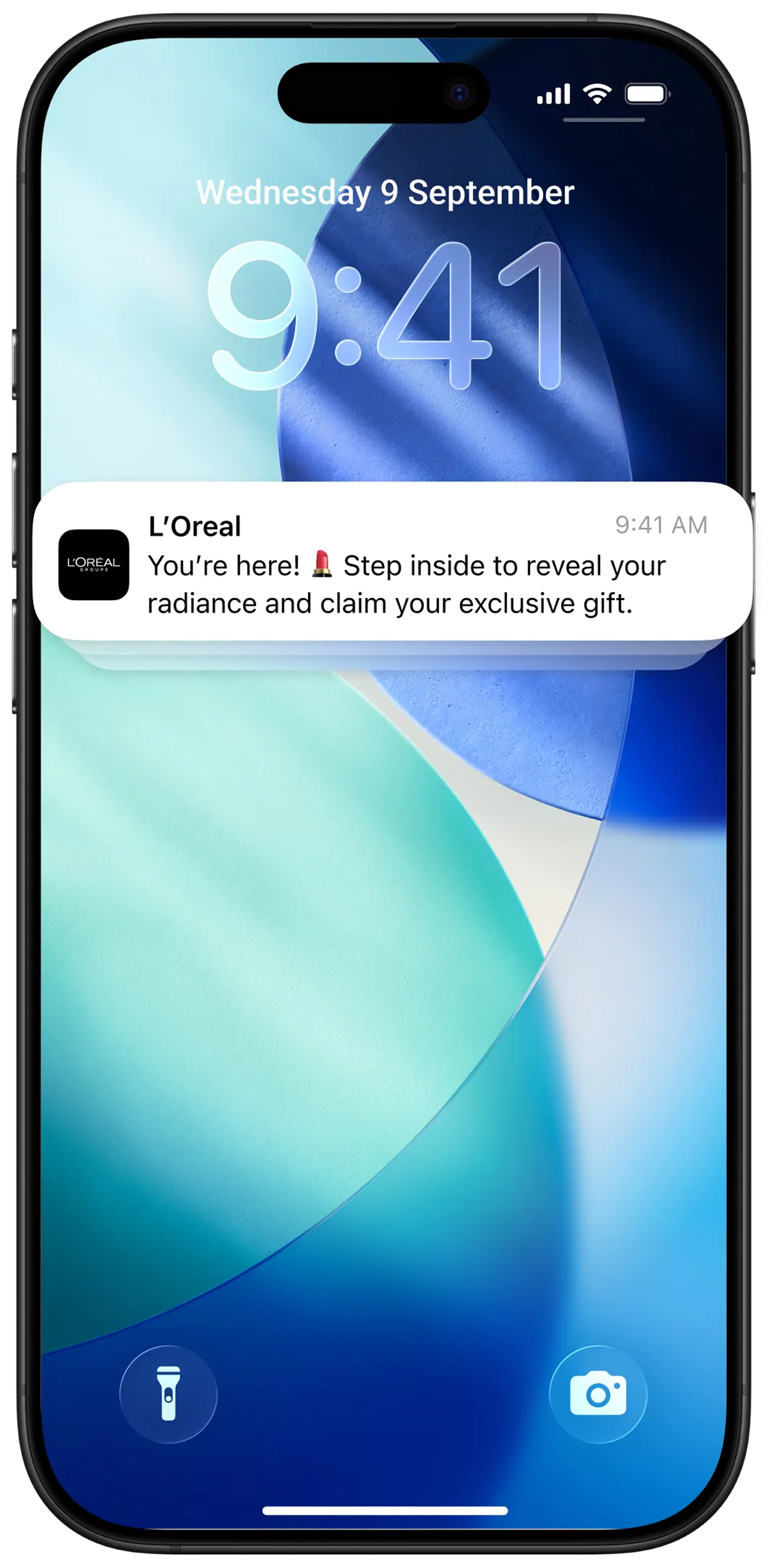 Location-triggered pass notification on a phone lock screen